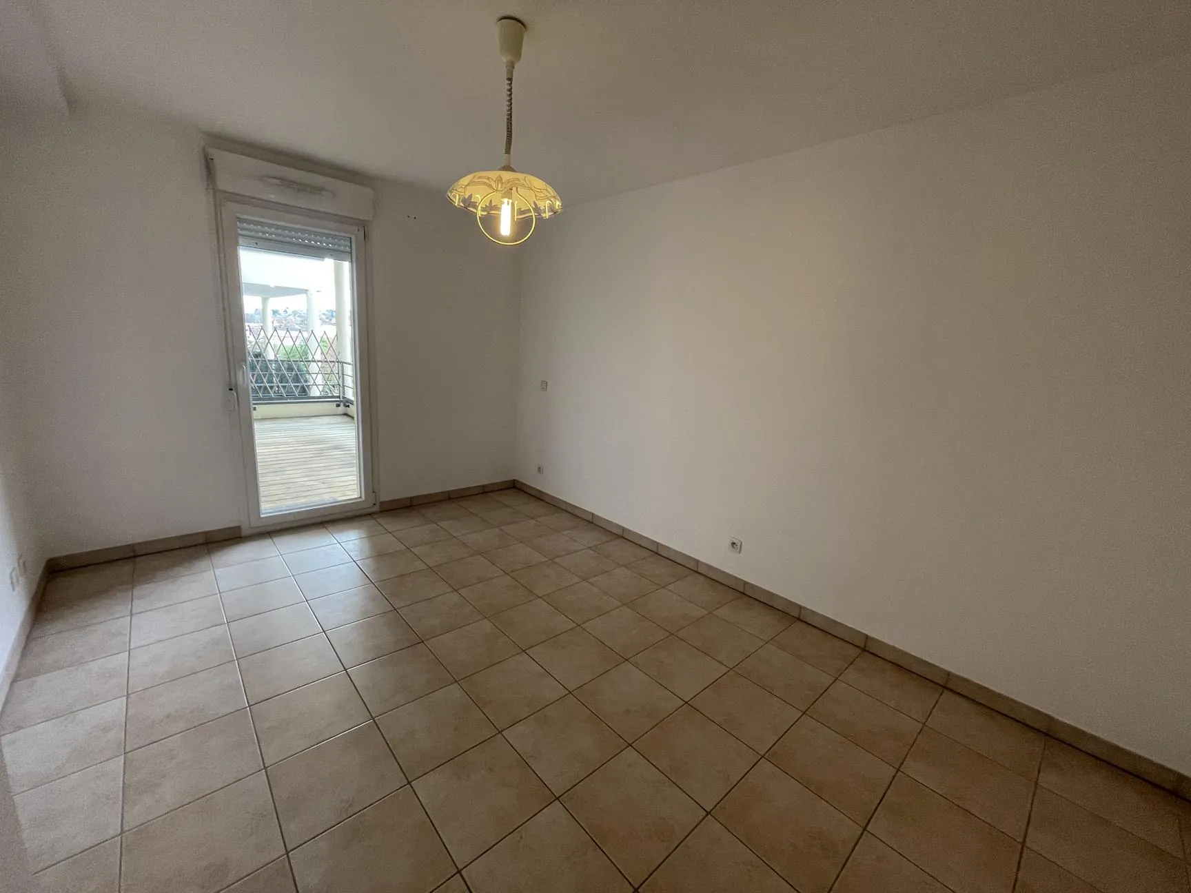 Appartement T5 avec terrasse, garage et ascenseur à Golbey - Prix 218 000 € 