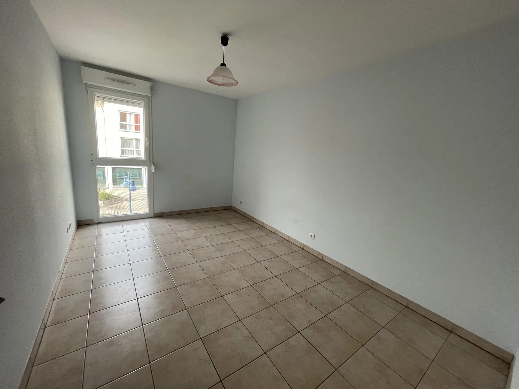 Appartement T5 avec terrasse, garage et ascenseur à Golbey - Prix 218 000 € 