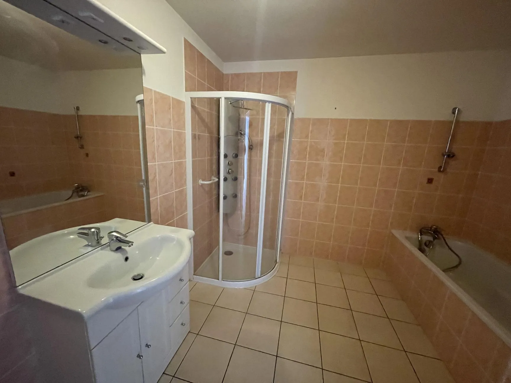 Appartement T5 avec terrasse, garage et ascenseur à Golbey - Prix 218 000 € 