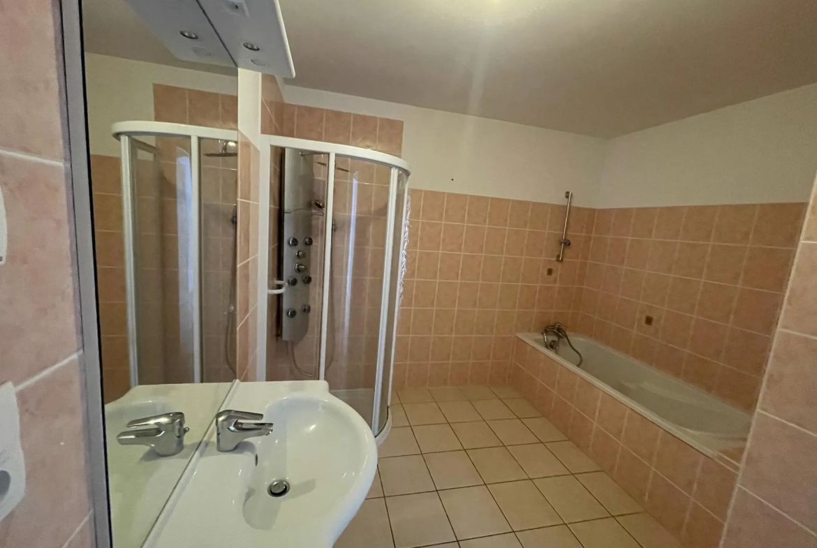 Appartement T5 avec terrasse, garage et ascenseur à Golbey - Prix 218 000 € 