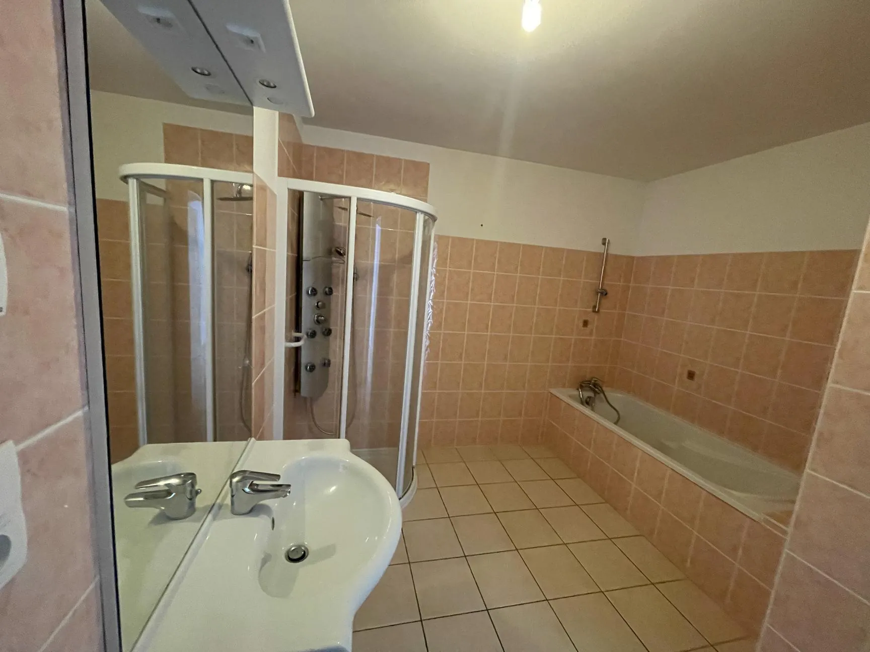 Appartement T5 avec terrasse, garage et ascenseur à Golbey - Prix 218 000 € 