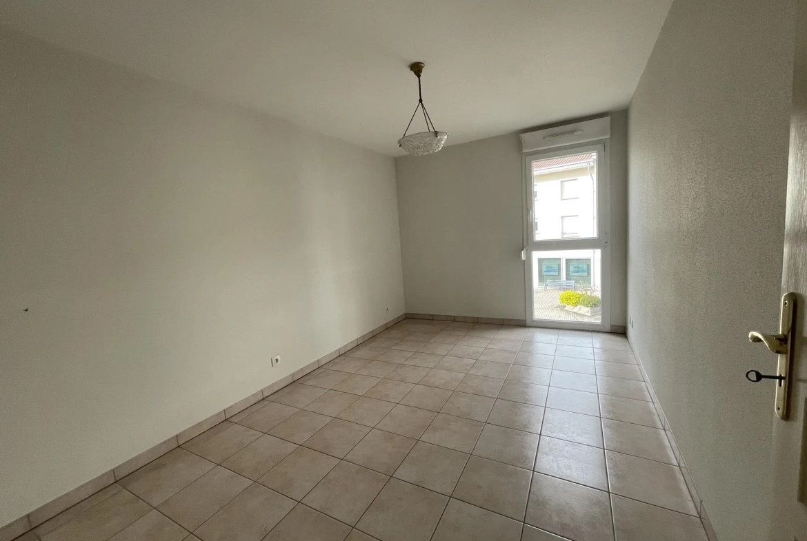 Appartement T5 avec terrasse, garage et ascenseur à Golbey - Prix 218 000 € 