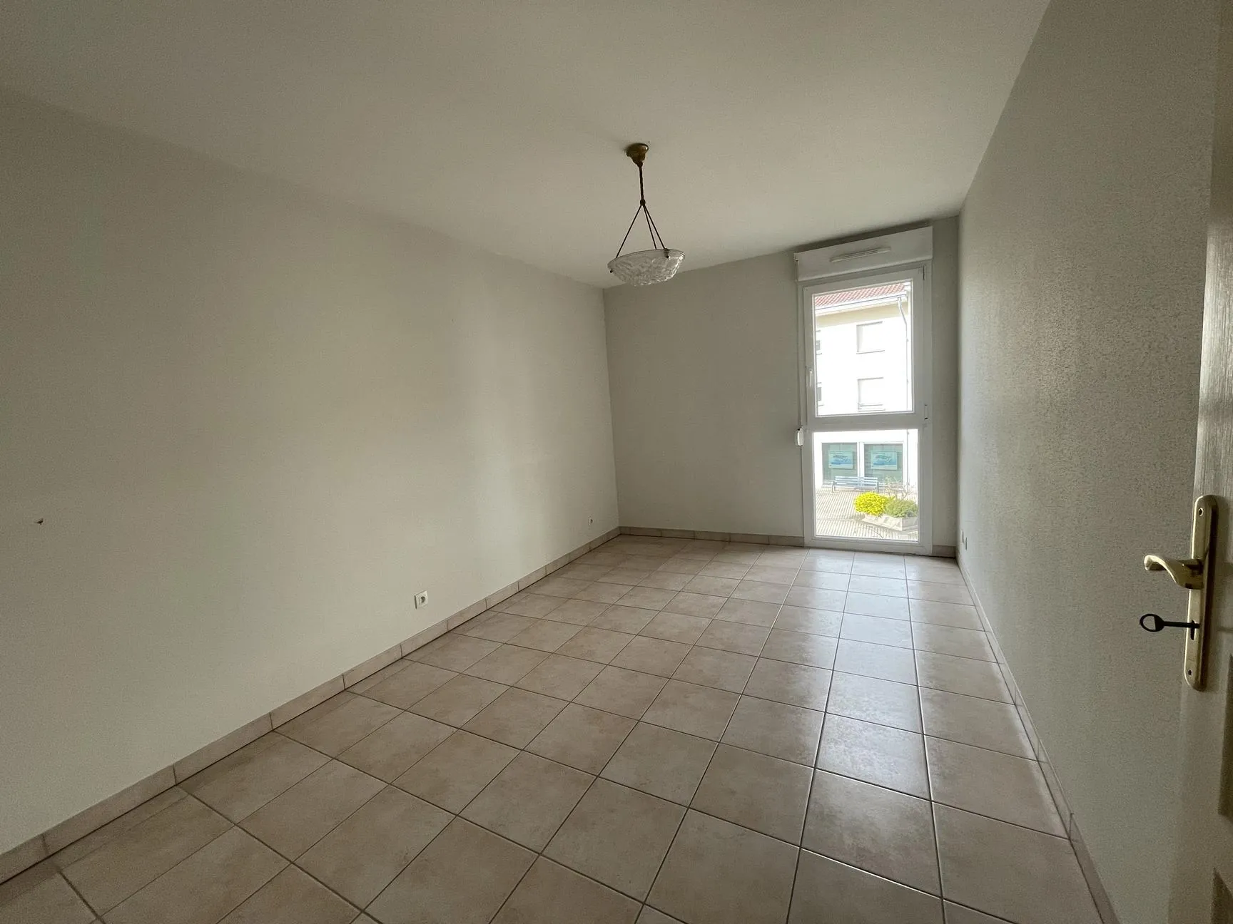 Appartement T5 avec terrasse, garage et ascenseur à Golbey - Prix 218 000 € 