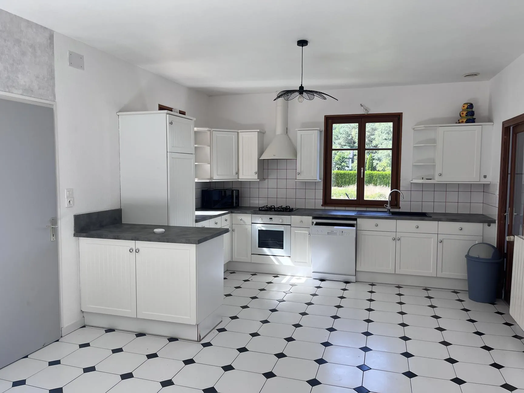 Maison à Épinal de 5 chambres avec grand terrain – Idéalement située 