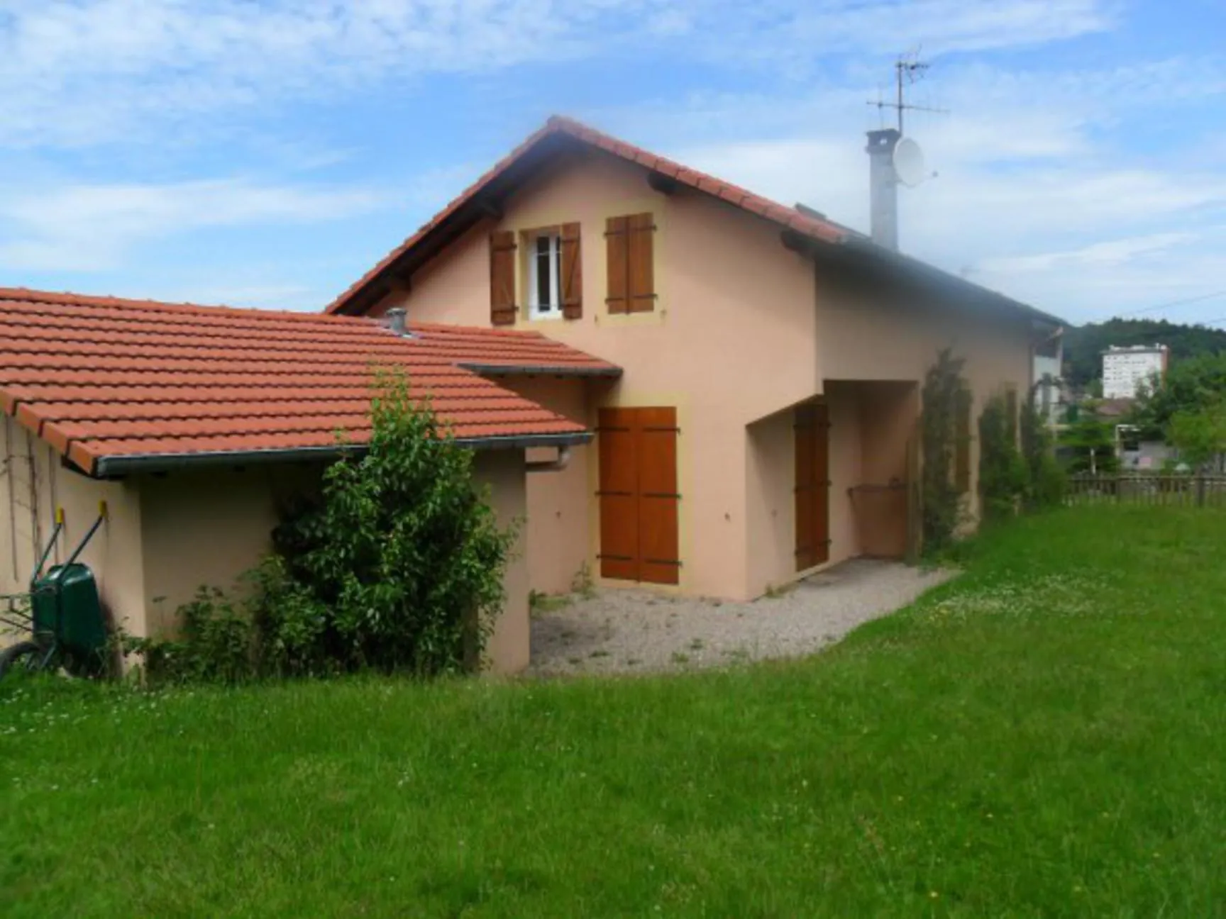 Maison à Épinal de 5 chambres avec grand terrain – Idéalement située 