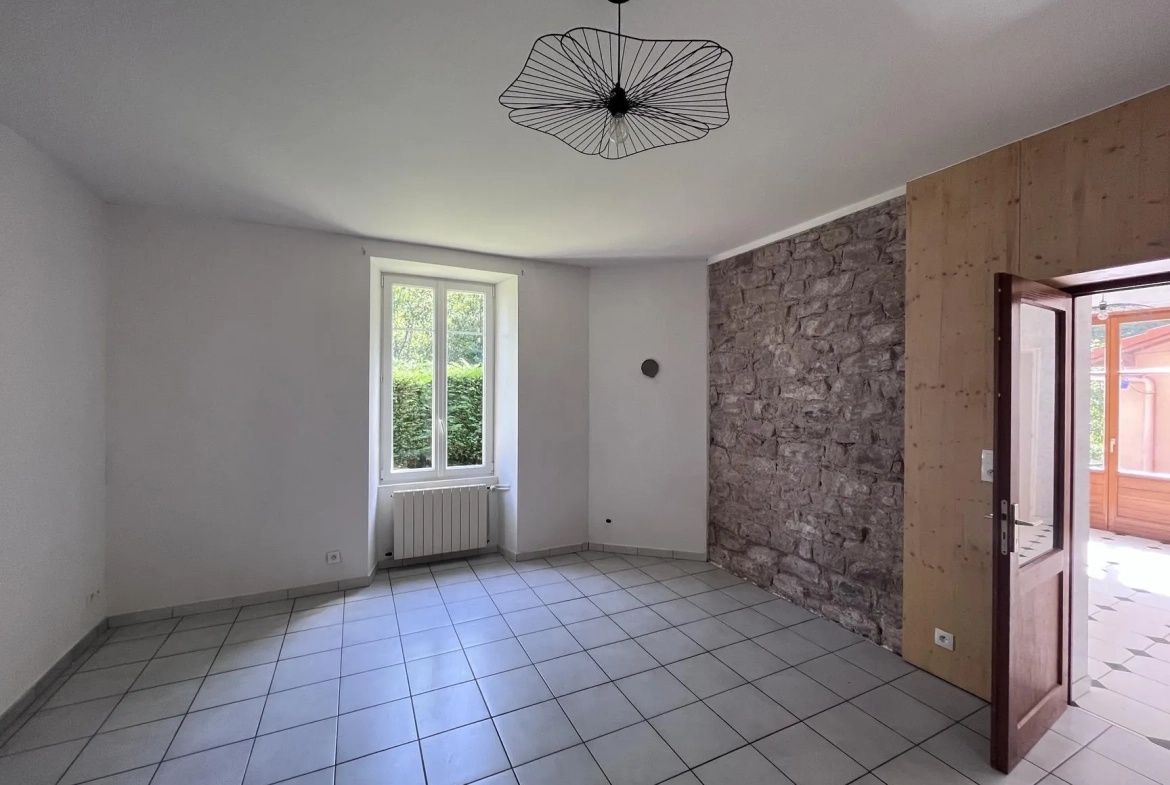 Maison à Épinal de 5 chambres avec grand terrain – Idéalement située 