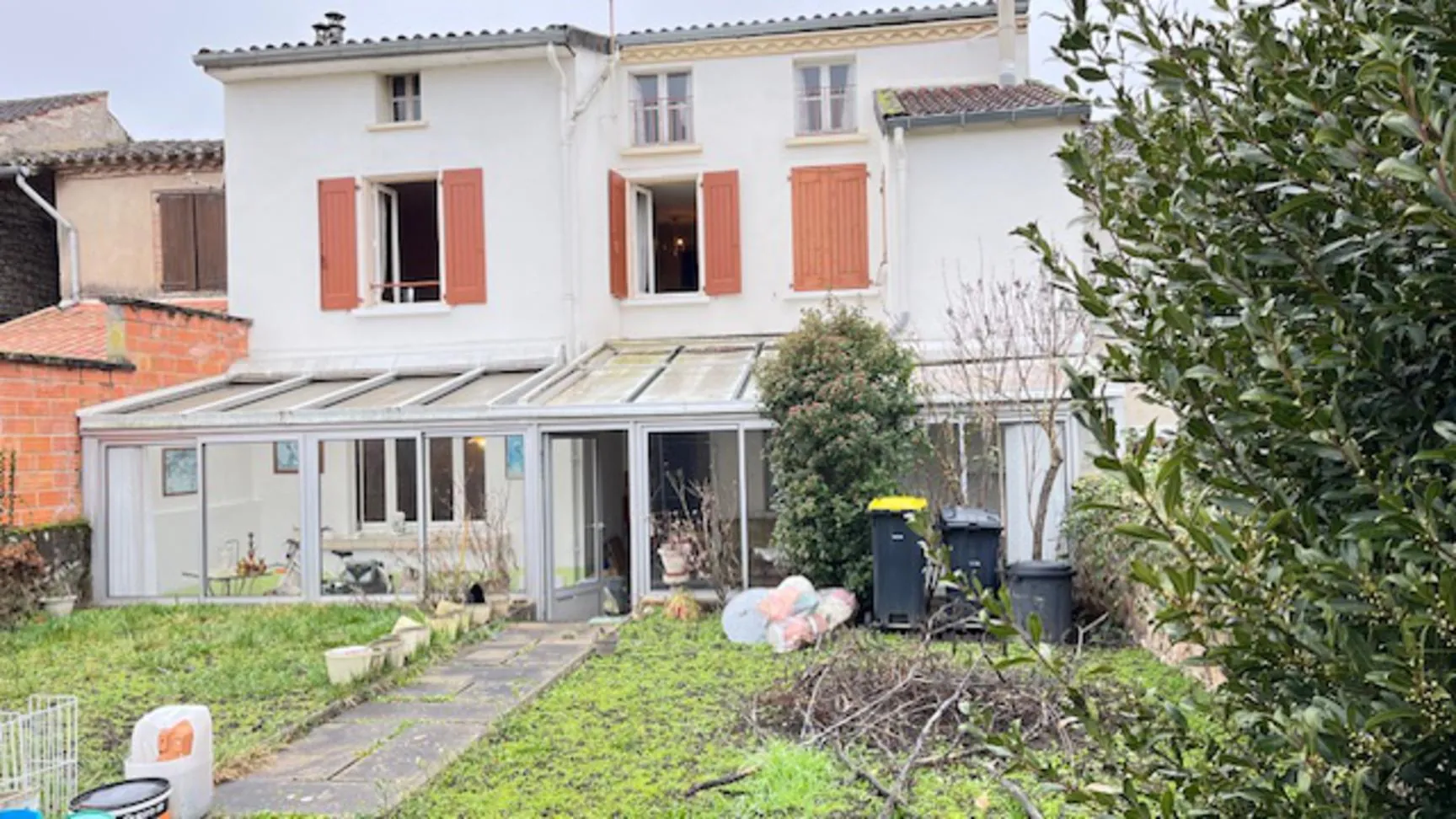 Maison lumineuse à Carmaux avec 4 chambres et jardin, proche commerces 