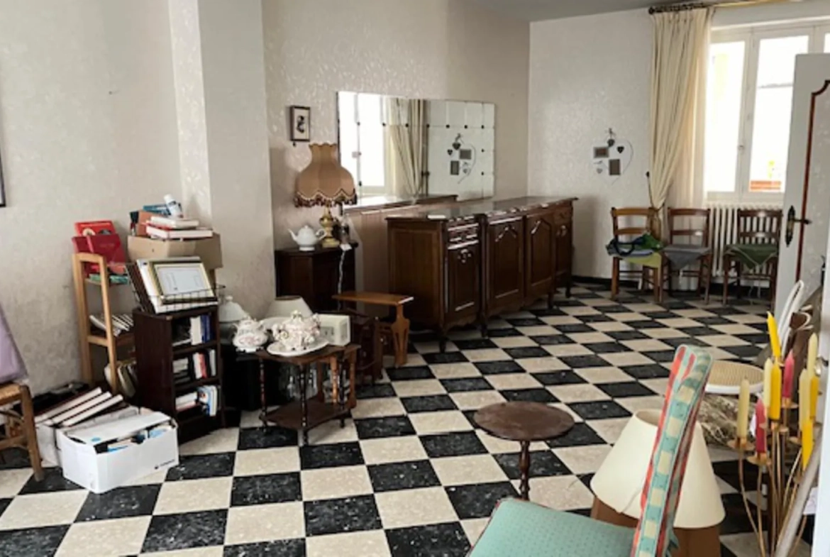 Maison lumineuse à Carmaux avec 4 chambres et jardin, proche commerces 