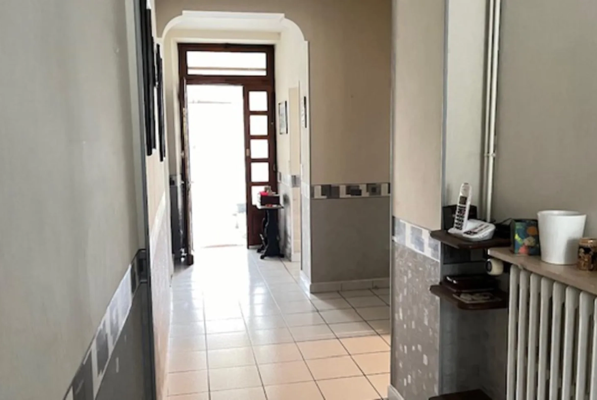 Maison lumineuse à Carmaux avec 4 chambres et jardin, proche commerces 