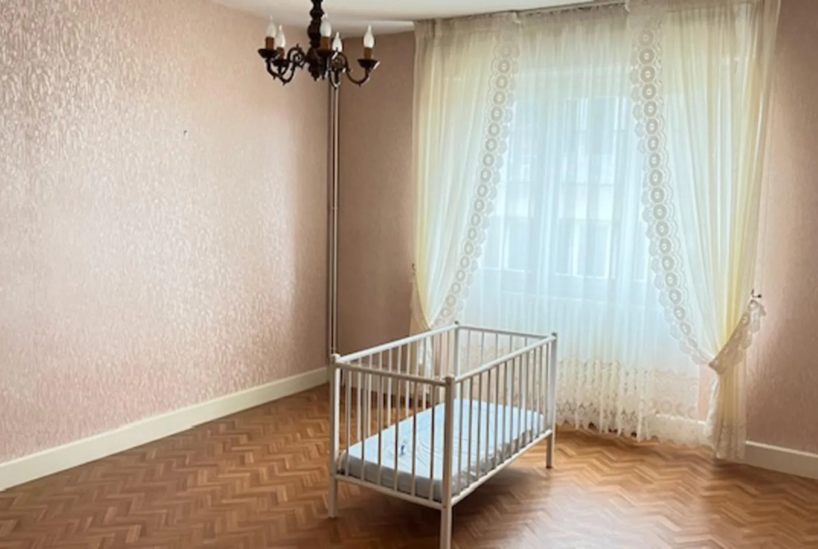 Maison lumineuse à Carmaux avec 4 chambres et jardin, proche commerces 
