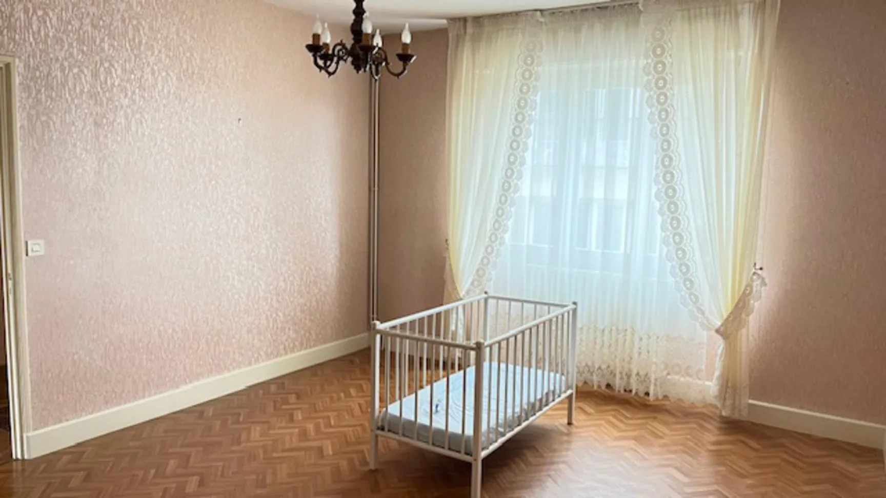 Maison lumineuse à Carmaux avec 4 chambres et jardin, proche commerces 