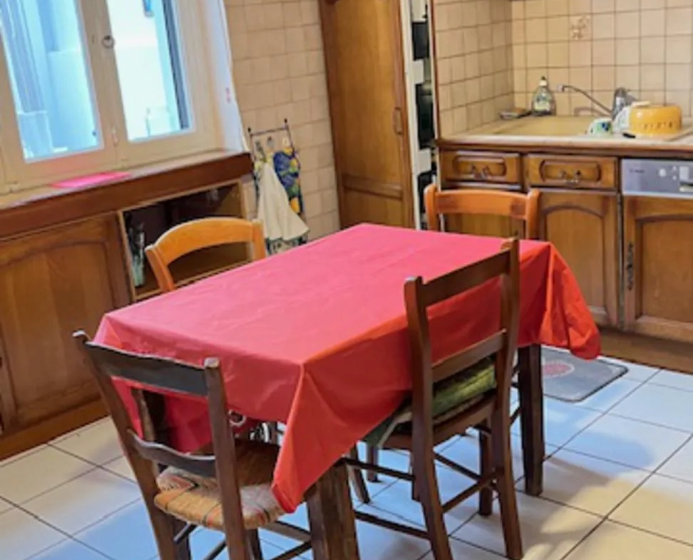 Maison lumineuse à Carmaux avec 4 chambres et jardin, proche commerces 