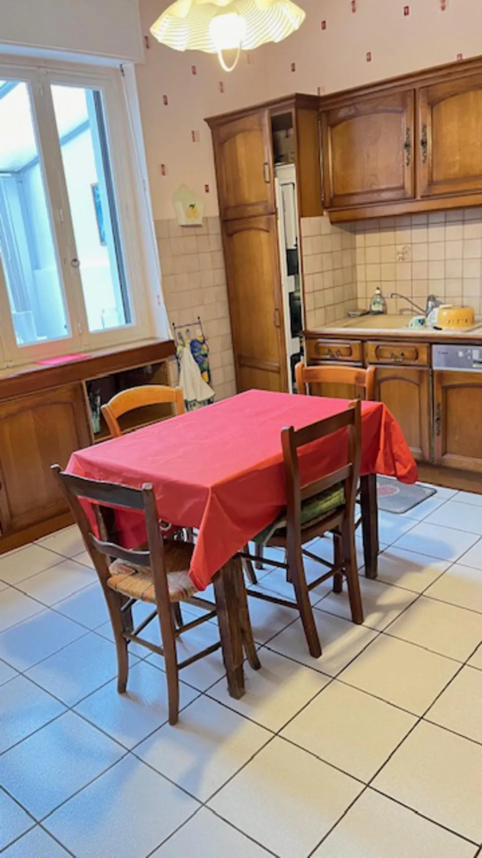 Maison lumineuse à Carmaux avec 4 chambres et jardin, proche commerces 