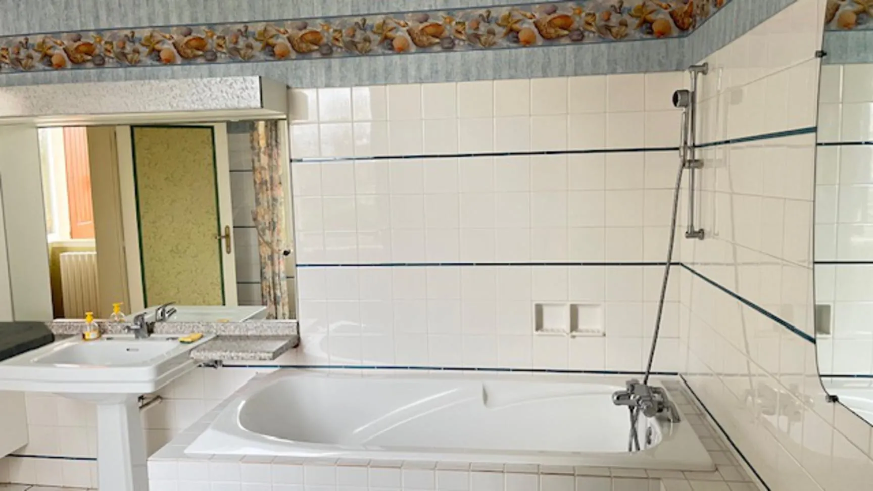 Maison lumineuse à Carmaux avec 4 chambres et jardin, proche commerces 