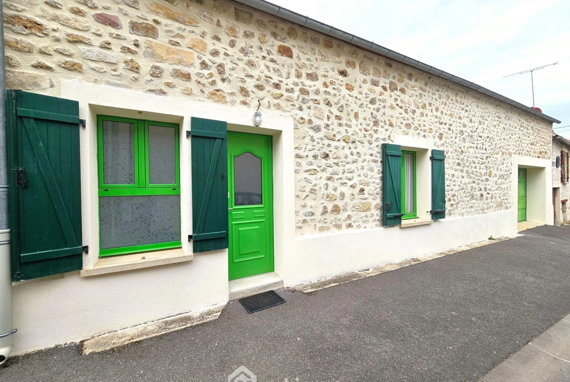 Belle maison en pierre de 100 m² à Thoury-Férottes avec garage et 4 chambres 
