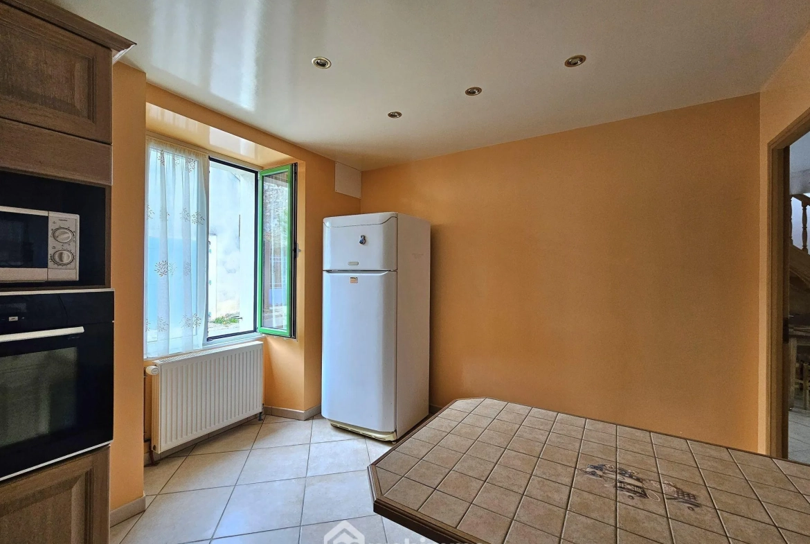 Belle maison en pierre de 100 m² à Thoury-Férottes avec garage et 4 chambres 