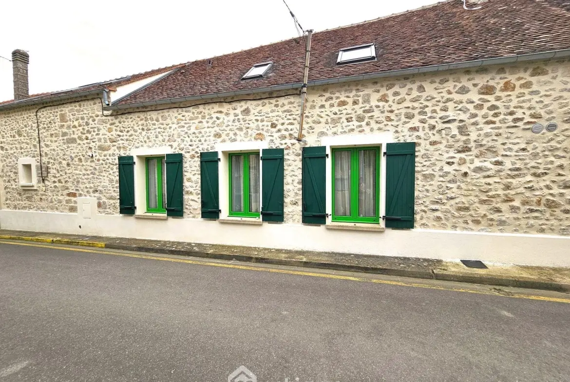 Belle maison en pierre de 100 m² à Thoury-Férottes avec garage et 4 chambres 