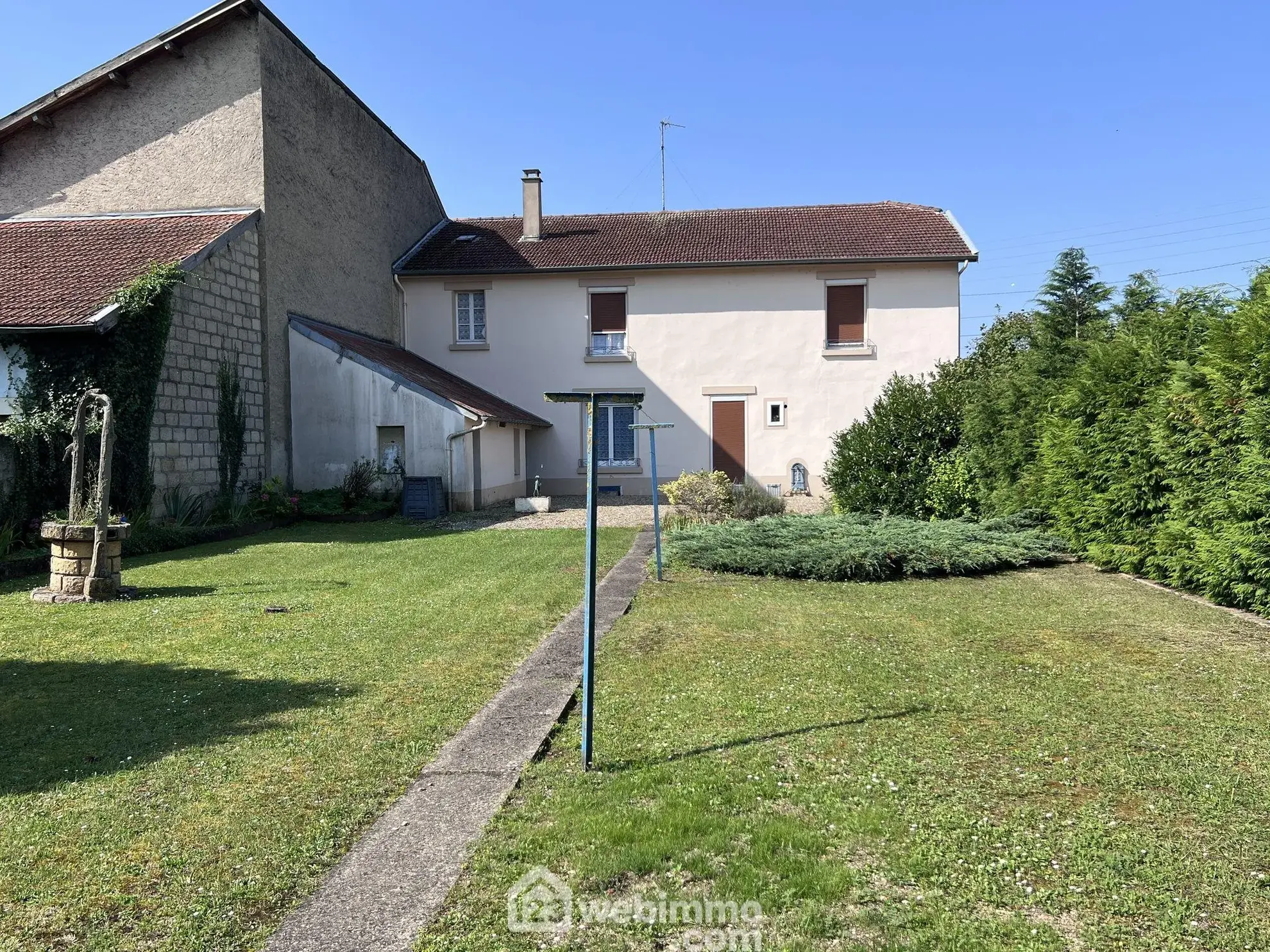 Grande maison à Bras-sur-Meuse de 161 m² avec terrain et bunker historique 