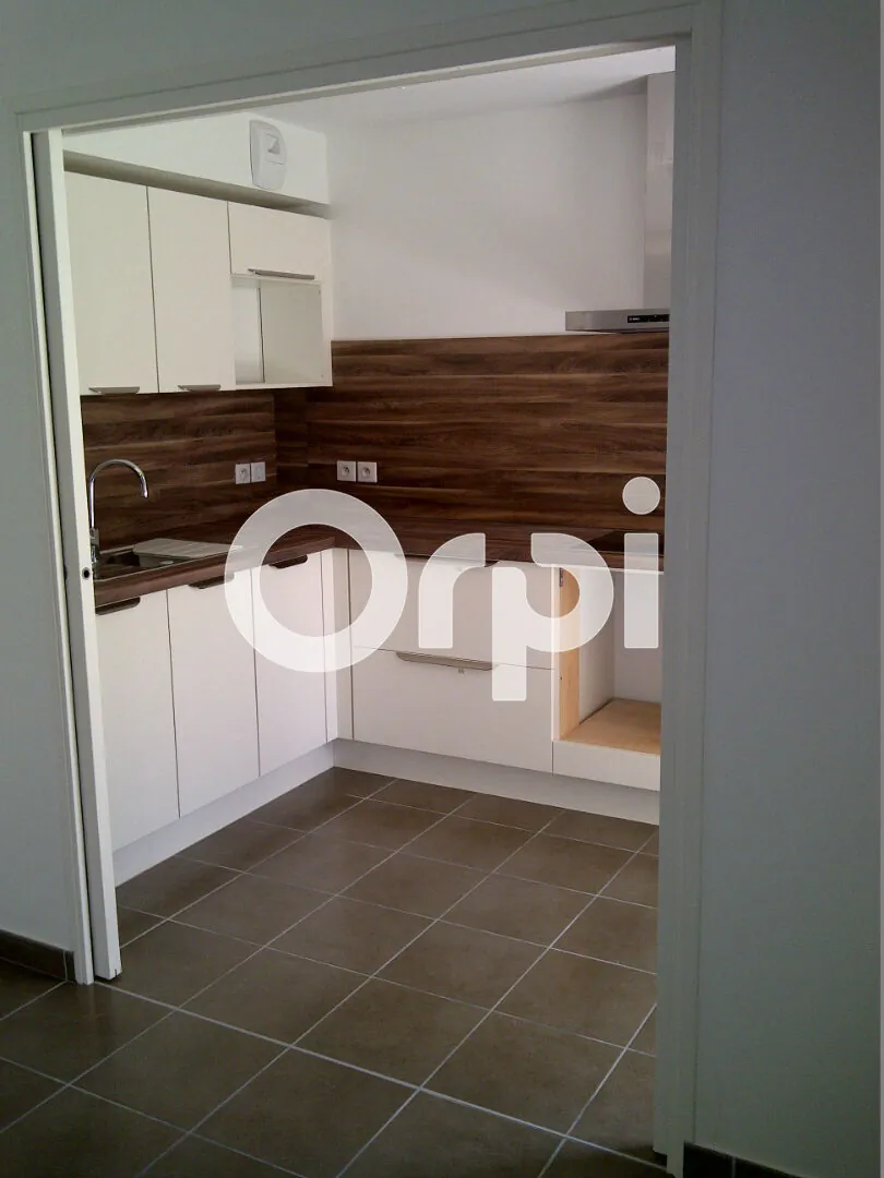 Appartement loué avec terrasse, parking et cave à Pau - Opportunité d'investissement 