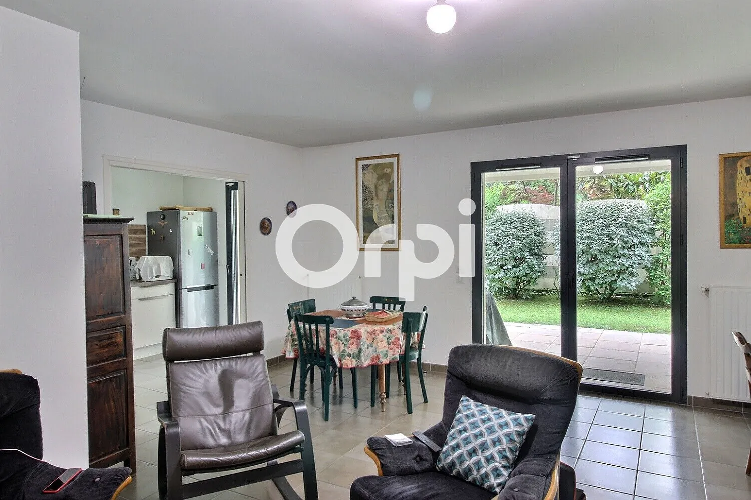 Appartement loué avec terrasse, parking et cave à Pau - Opportunité d'investissement 