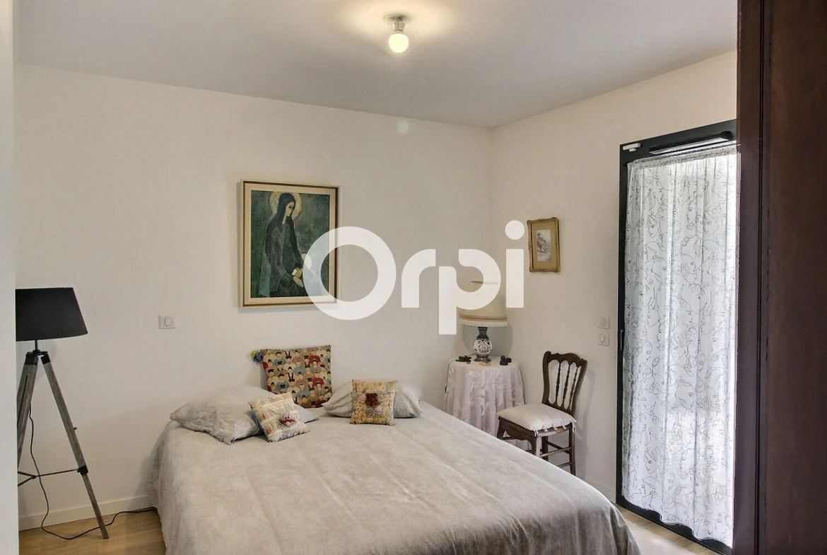 Appartement loué avec terrasse, parking et cave à Pau - Opportunité d'investissement 