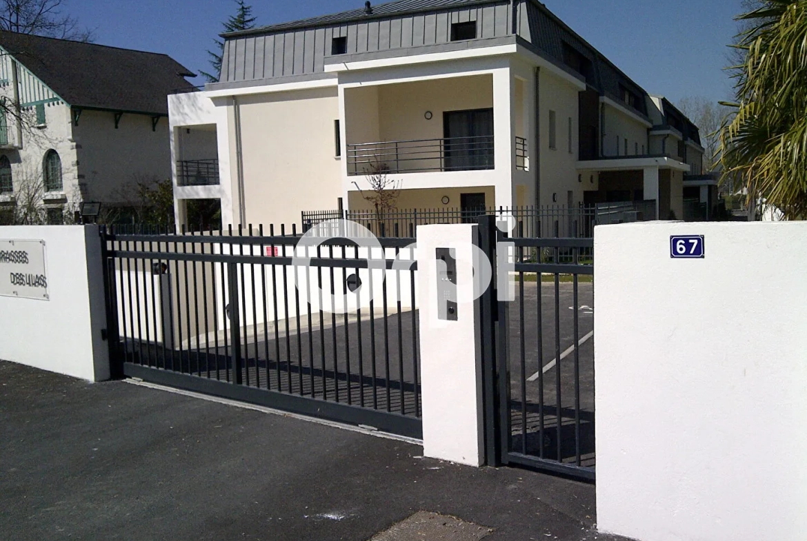 Appartement loué avec terrasse, parking et cave à Pau - Opportunité d'investissement 