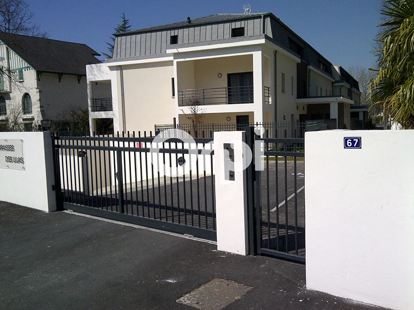 Appartement loué avec terrasse, parking et cave à Pau - Opportunité d'investissement 