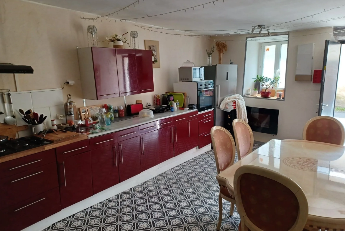 Maison ancienne à Roquecourbe de 140 m² avec 4 chambres et cave 