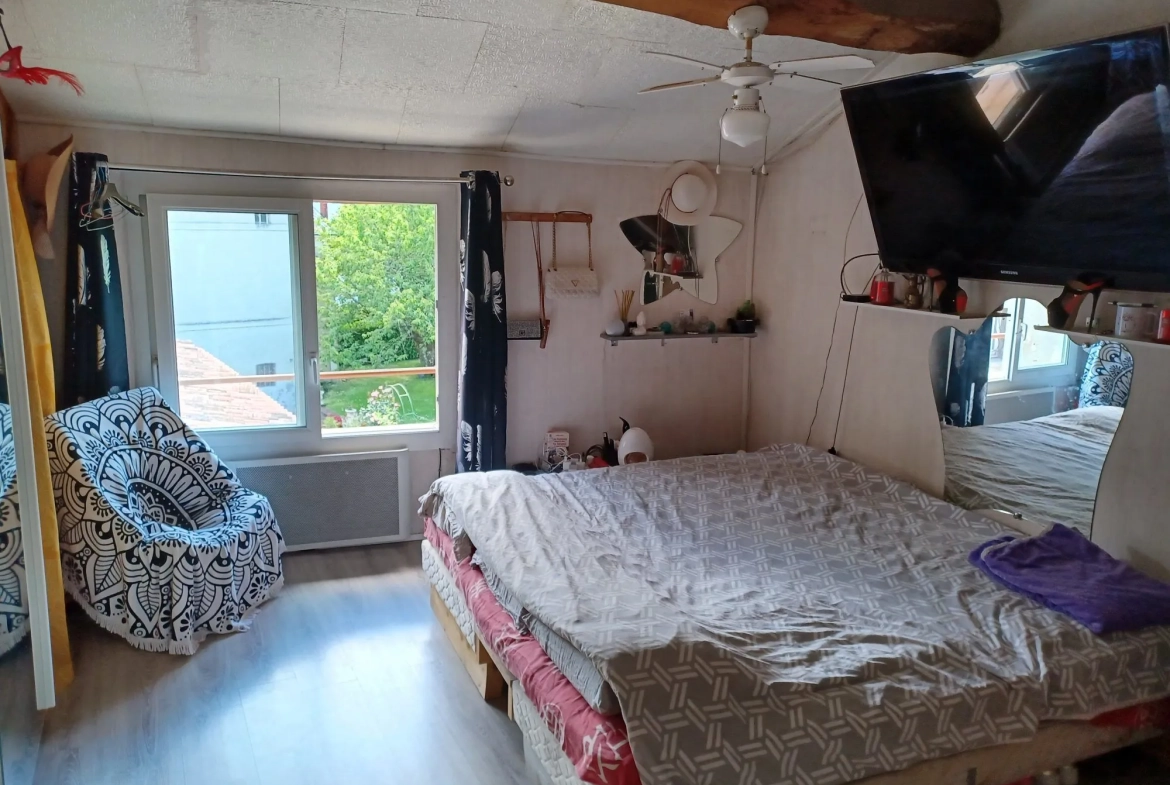 Maison ancienne à Roquecourbe de 140 m² avec 4 chambres et cave 