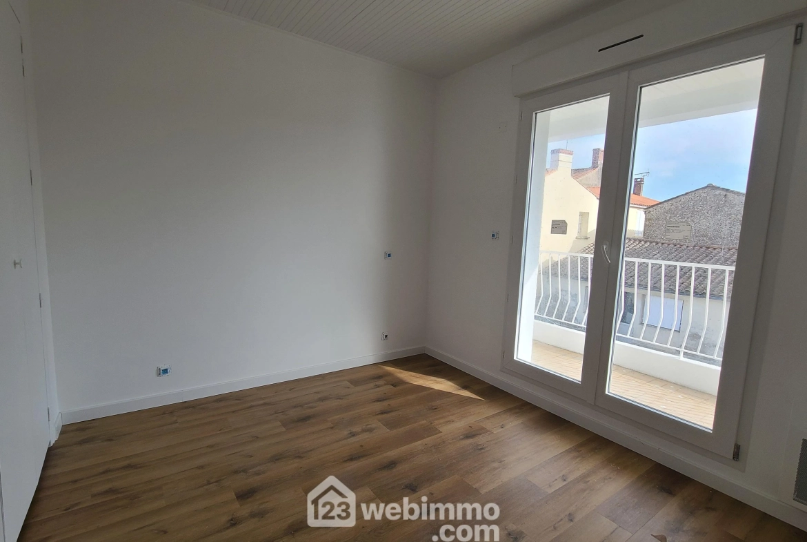 Maison de ville rénovée de 80m² à Talmont-Saint-Hilaire avec cour 