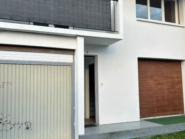 Villa T5 à Pau proche Morlaas, rénovée avec jardins privatifs et garage