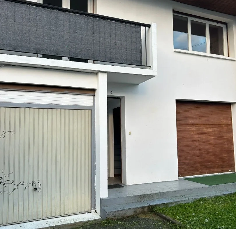 Villa T5 à Pau proche Morlaas, rénovée avec jardins privatifs et garage 
