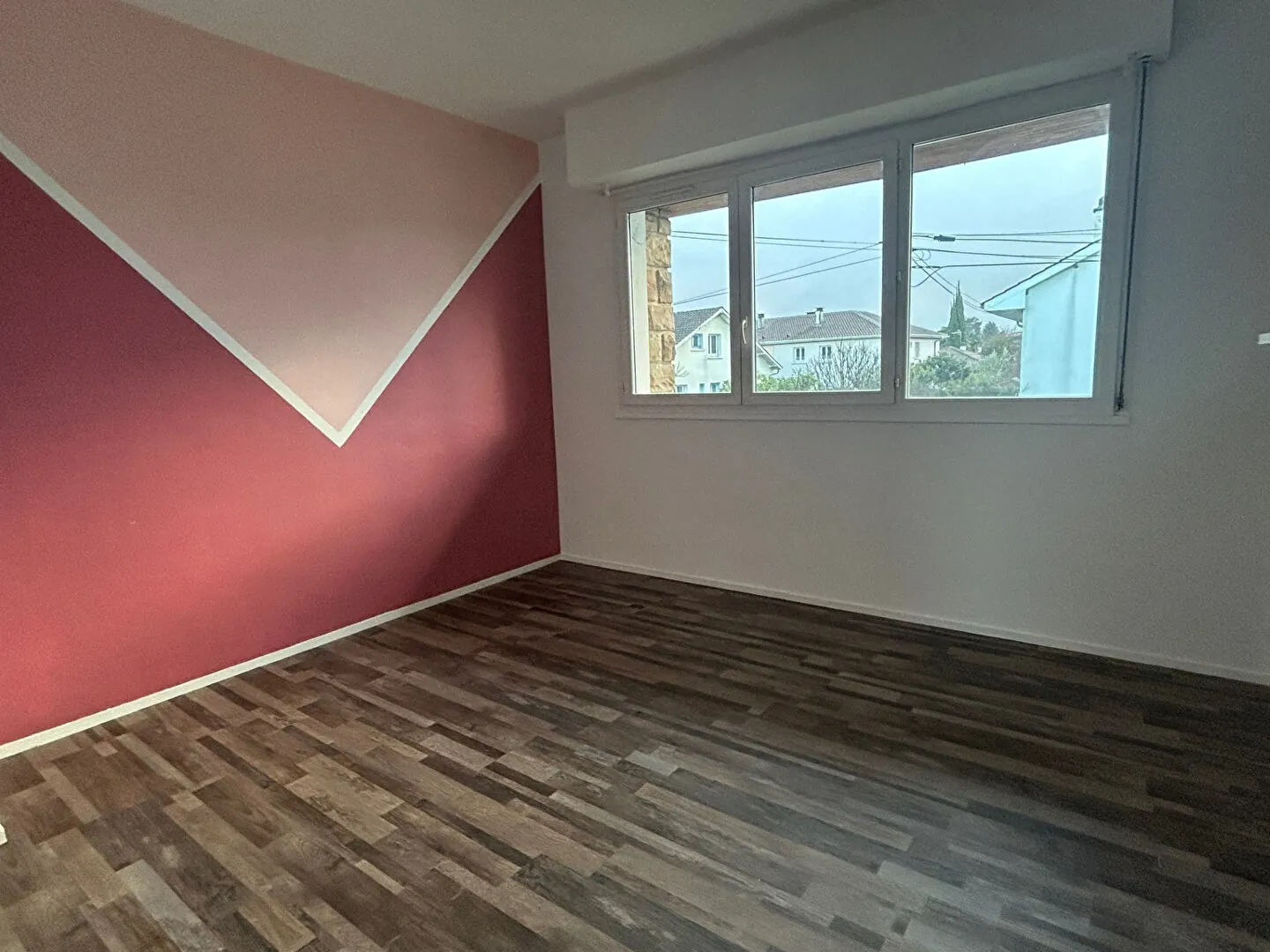 Villa T5 à Pau proche Morlaas, rénovée avec jardins privatifs et garage 