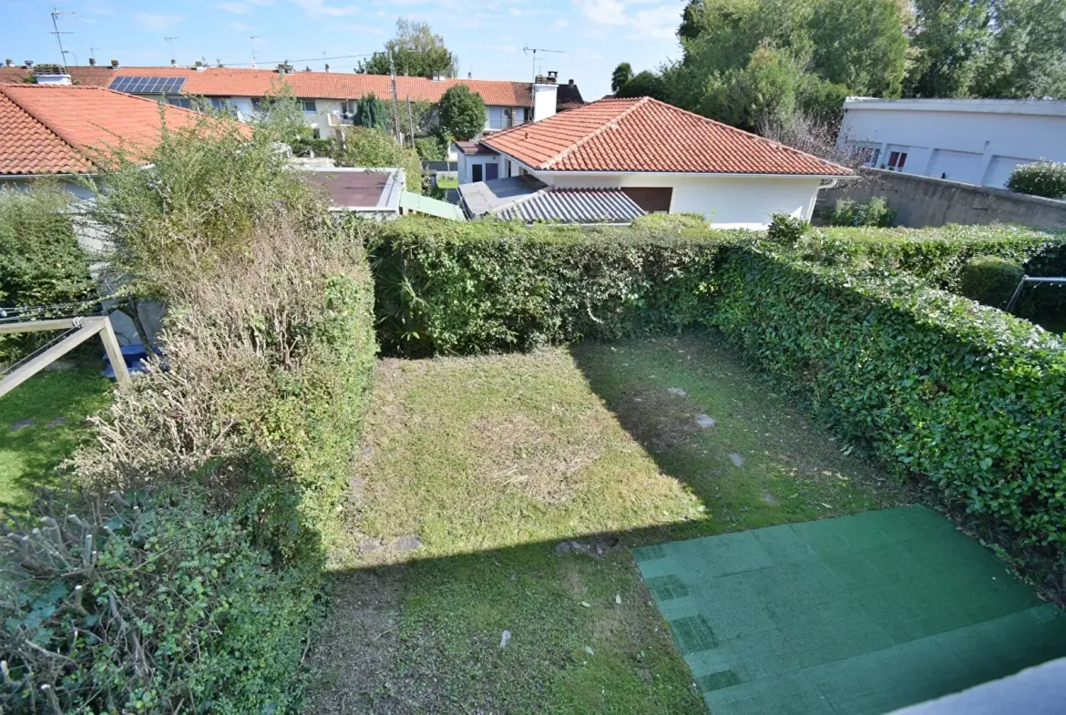 Villa T5 à Pau proche Morlaas, rénovée avec jardins privatifs et garage 