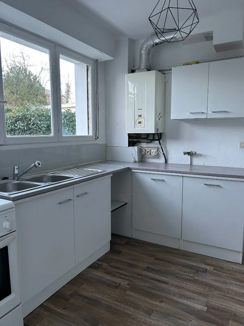 Villa T5 à Pau proche Morlaas, rénovée avec jardins privatifs et garage 