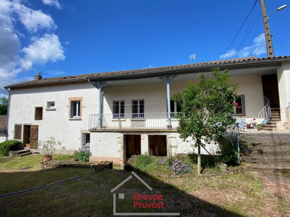 Maison de village en pierre de 180 m² avec terrain à Cluny