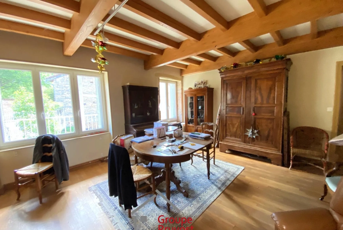Maison de village en pierre de 180 m² avec terrain à Cluny 