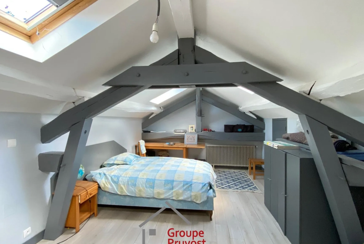 Maison de village en pierre de 180 m² avec terrain à Cluny 