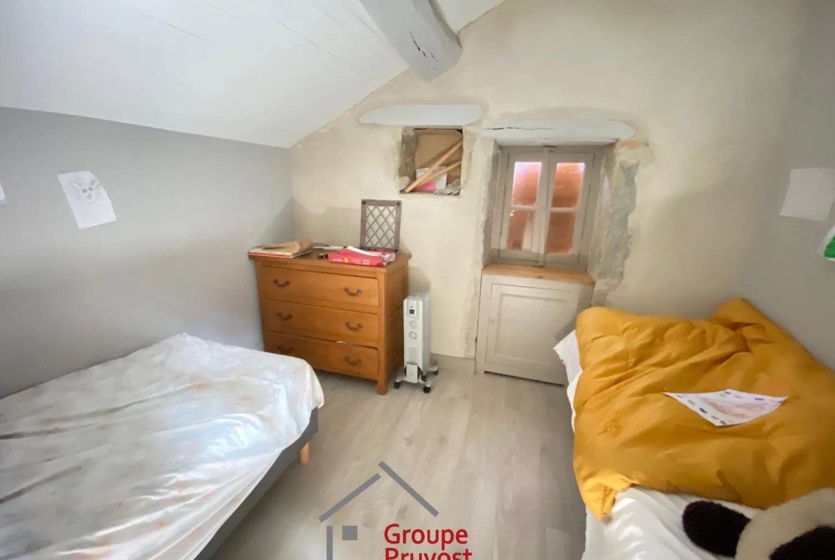 Maison de village en pierre de 180 m² avec terrain à Cluny 