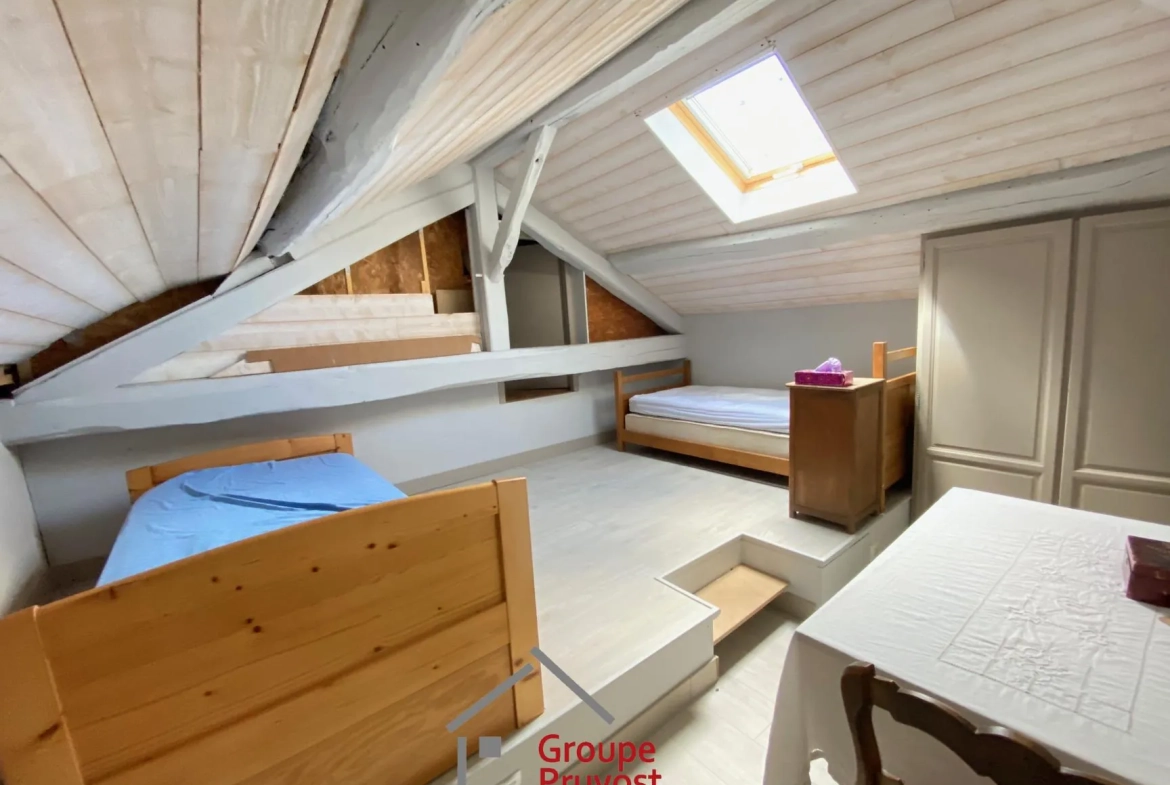 Maison de village en pierre de 180 m² avec terrain à Cluny 