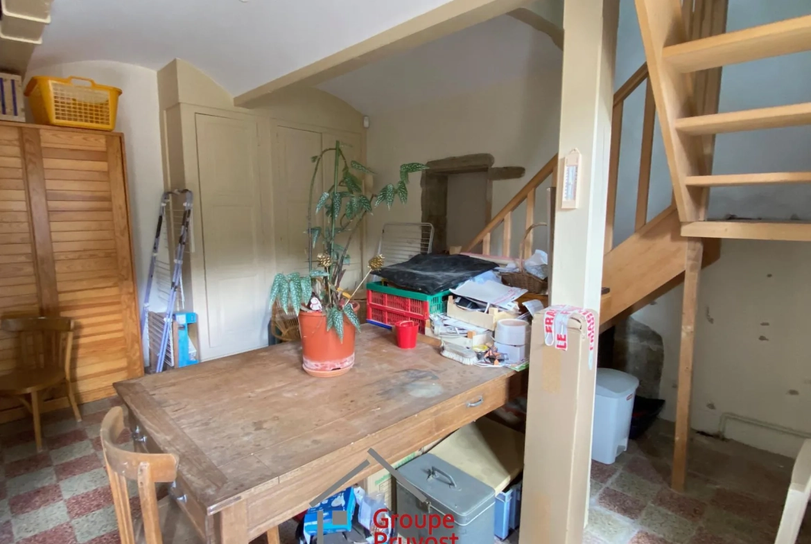 Maison de village en pierre de 180 m² avec terrain à Cluny 