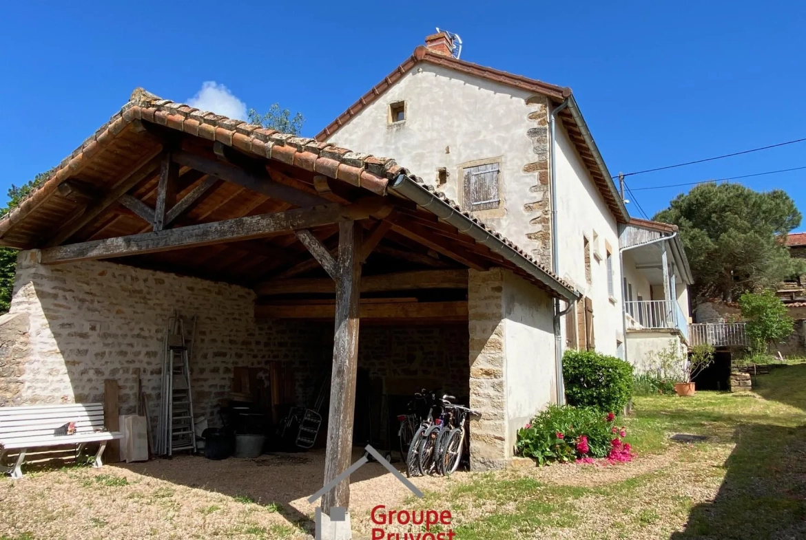 Maison de village en pierre de 180 m² avec terrain à Cluny 
