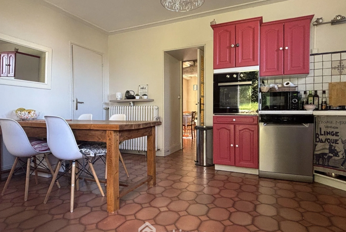Maison en pierre avec extension à Colombiers - 107 m², 3 chambres, garage, terrain boisé 