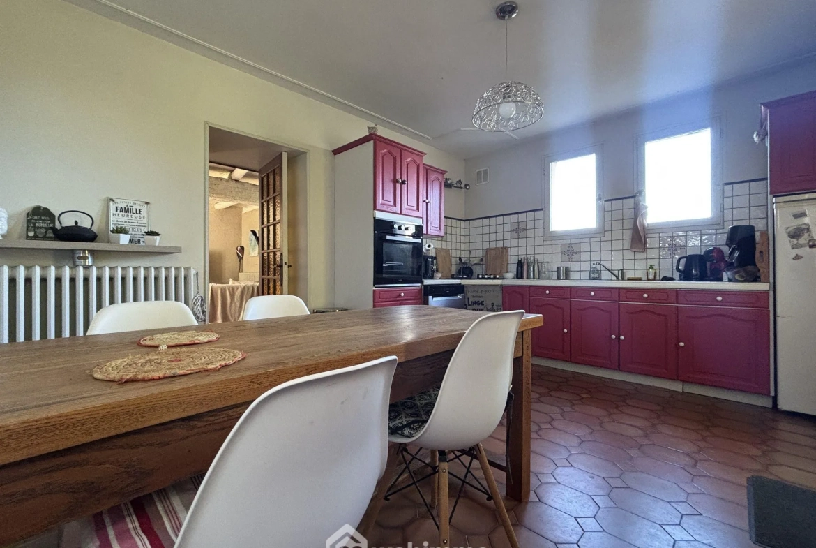 Maison en pierre avec extension à Colombiers - 107 m², 3 chambres, garage, terrain boisé 