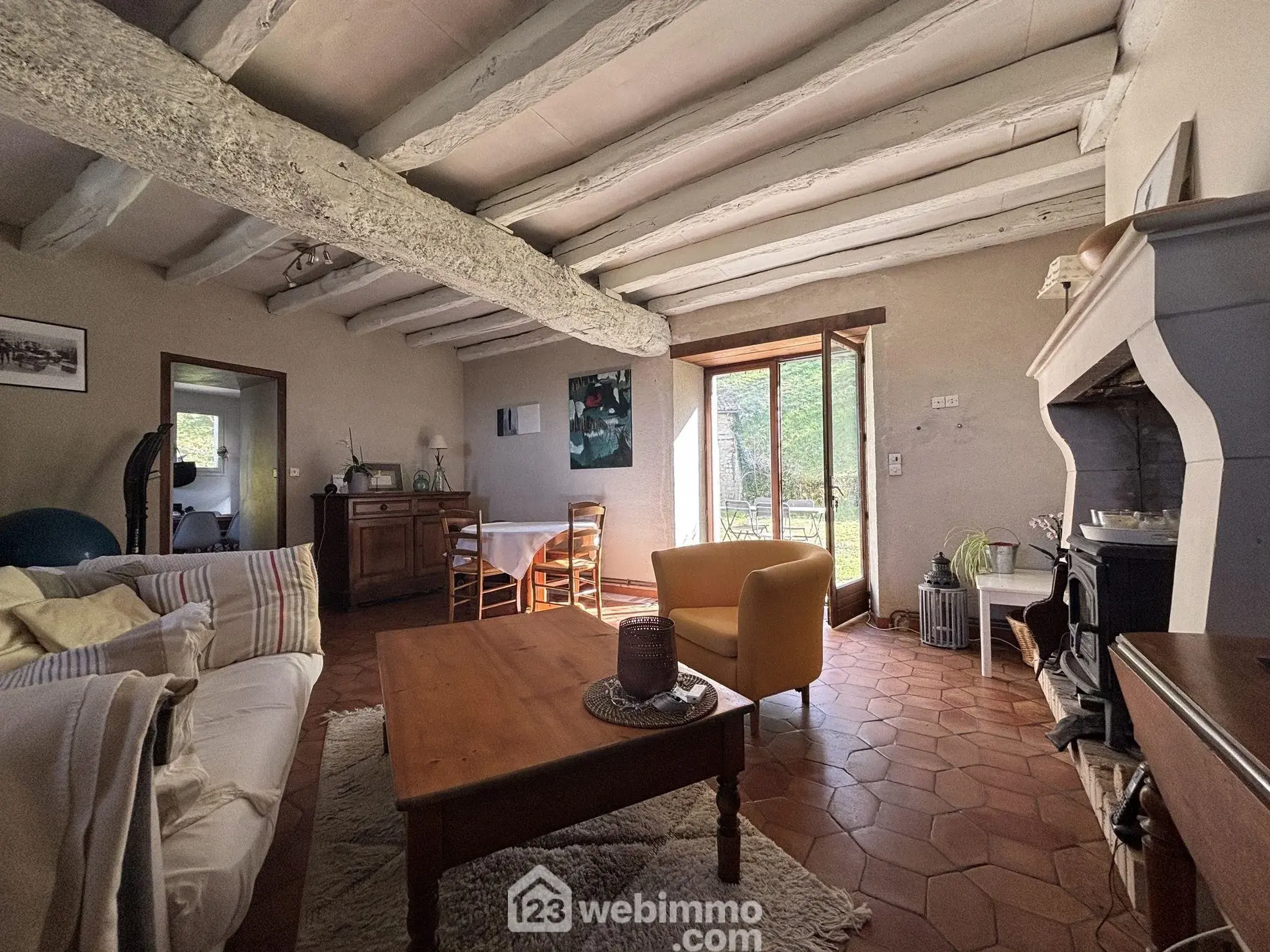 Maison en pierre avec extension à Colombiers - 107 m², 3 chambres, garage, terrain boisé 