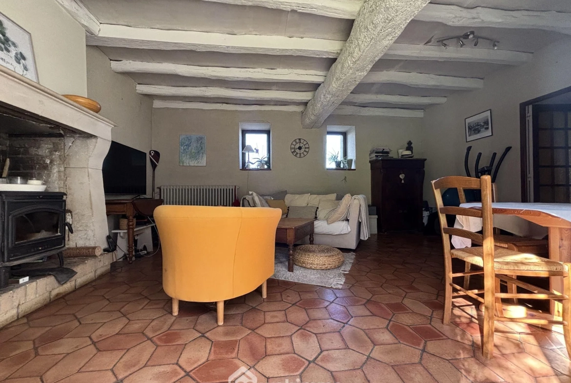 Maison en pierre avec extension à Colombiers - 107 m², 3 chambres, garage, terrain boisé 