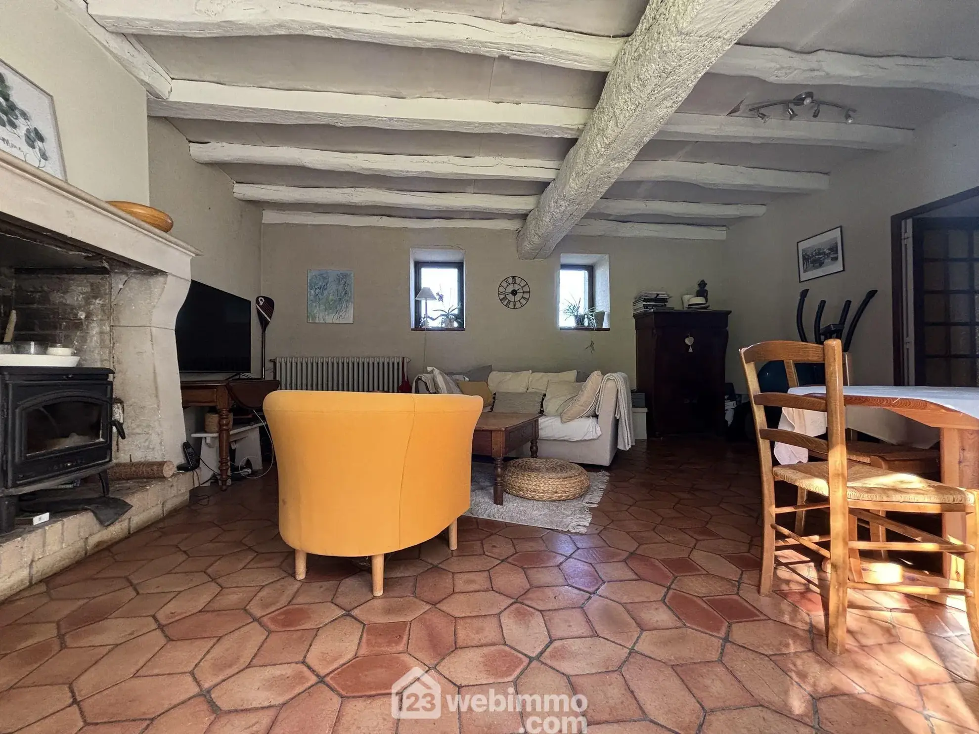 Maison en pierre avec extension à Colombiers - 107 m², 3 chambres, garage, terrain boisé 