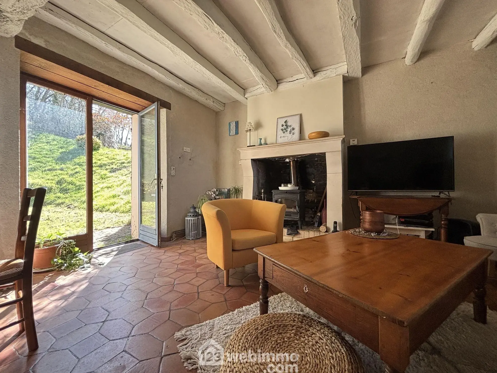 Maison en pierre avec extension à Colombiers - 107 m², 3 chambres, garage, terrain boisé 