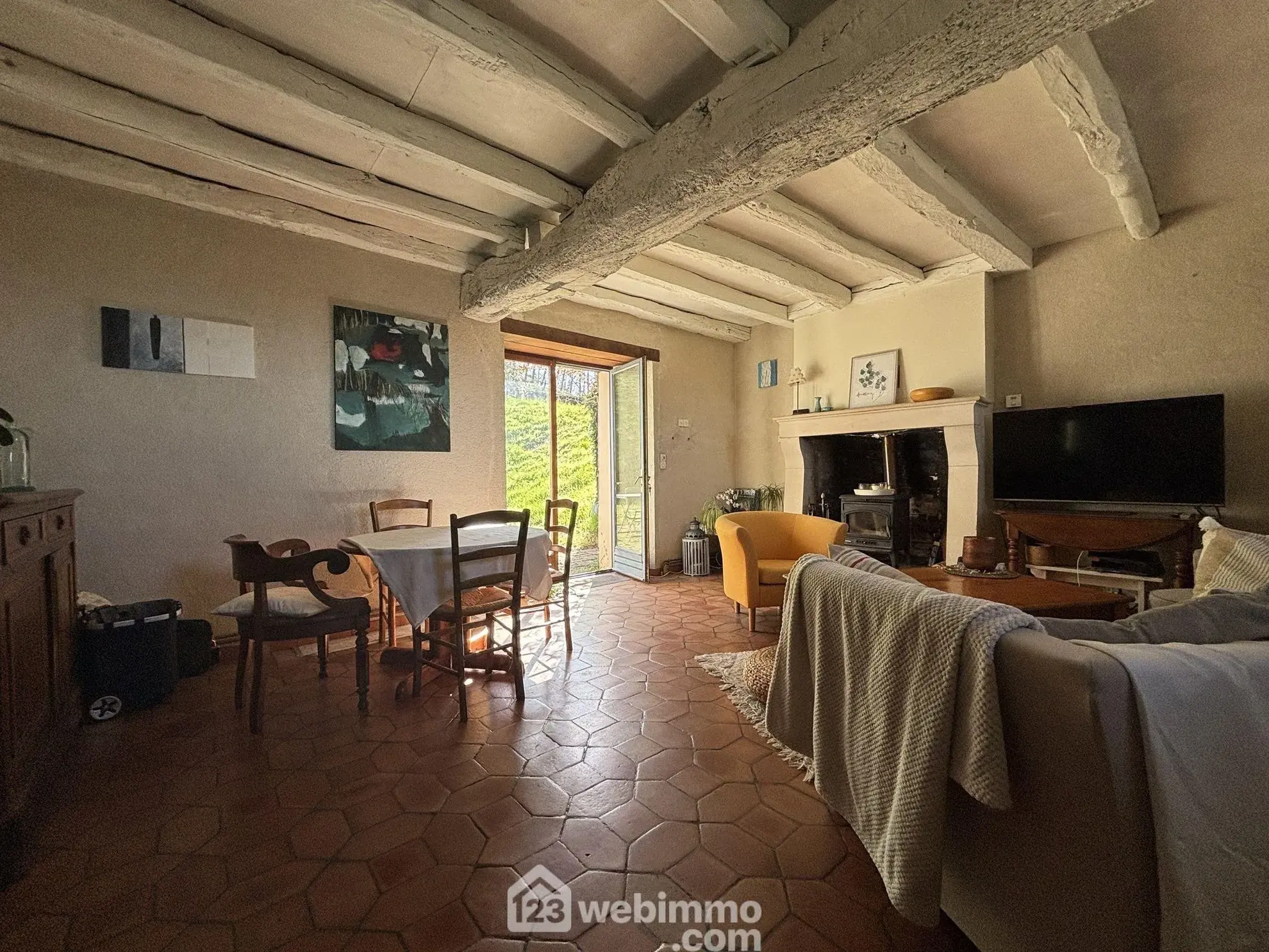 Maison en pierre avec extension à Colombiers - 107 m², 3 chambres, garage, terrain boisé 