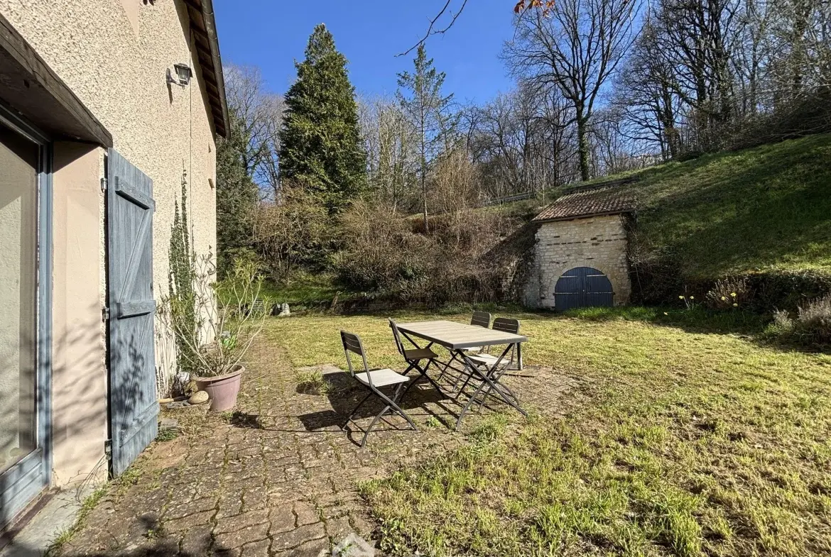 Maison en pierre avec extension à Colombiers - 107 m², 3 chambres, garage, terrain boisé 